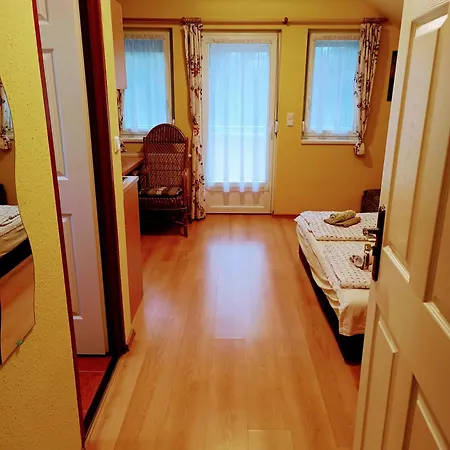 招待所 Haus Maria 3*